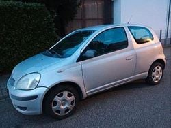Grau Gebraucht 2005 Toyota Yaris Kleinwagen | 600 € (Guter Preis)