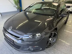 Dark maroon metallic (metallic) Gebraucht 2009 VW Scirocco Sport Coupé | 8.888 € (Etwas zu teuer)