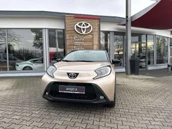 Ginger beige Neu 2024 Toyota Aygo Team Kleinwagen | 17.290 €