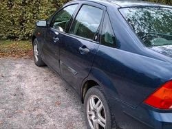 Blau Gebraucht 2000 Ford Focus Ghia Limousine | 700 € (Superpreis)