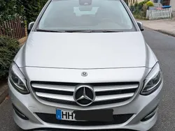 Grau Gebraucht 2018 Mercedes B200 Van / Kleinbus | 22.500 € (Etwas zu teuer)