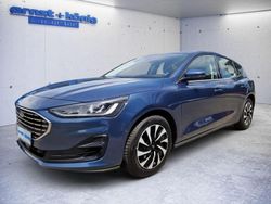 Chrome blue metallic Gebraucht 2024 Ford Focus Titanium Limousine | 25.370 € (Fairer Preis)