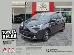 Rauchgrau mica Gebraucht 2021 Toyota Aygo X-play Kleinwagen | 9.240 € (Fairer Preis)