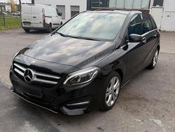 Schwarz Gebraucht 2015 Mercedes B200 Van / Kleinbus | 6.499 € (Fairer Preis)