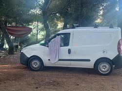 Weiß Gebraucht 2013 Opel Combo Van / Kleinbus | 7.500 €