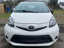 Weiß Gebraucht 2012 Toyota Aygo Kleinwagen | 2.250 € (Superpreis)