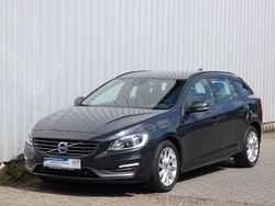Grau Gebraucht 2015 Volvo V60 Business Edition Kombi | 13.480 € (Fairer Preis)