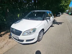 Weiß Gebraucht 2011 Skoda Fabia Kleinwagen | 1.500 € (Guter Preis)
