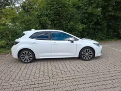 Weiß Gebraucht 2020 Toyota Corolla Team Limousine | 18.569 € (Etwas zu teuer)