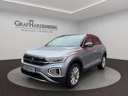 Pyritsilber metallic Gebraucht 2024 VW T-Roc Style SUV | 29.444 € (Fairer Preis)