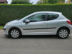 Silber Gebraucht 2007 Peugeot 207 Limousine | 2.000 € (Fairer Preis)