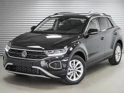 Deep black metallic (2t) Neu 2025 VW T-Roc Life SUV | 30.441 €