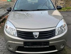 Grau Gebraucht 2009 Dacia Sandero Limousine | 2.500 €