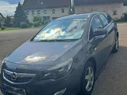 Braun Gebraucht 2011 Opel Astra Sport Kombi | 3.500 € (Guter Preis)
