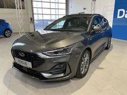 Grau Gebraucht 2024 Ford Focus ST-Line Limousine | 30.989 € (Etwas zu teuer)