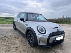 Schwarz Gebraucht 2023 Mini Cooper SE Kleinwagen | 25.000 €
