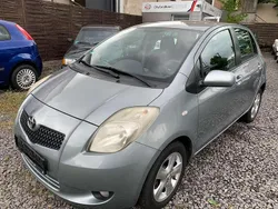 Medium silver metallic Gebraucht 2006 Toyota Yaris Executive Kleinwagen | 3.390 € (Fairer Preis)