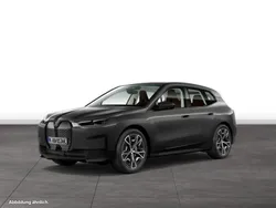 Sophistograu brillanteffekt metallic Gebraucht 2024 BMW iX SUV | 53.944 € (Guter Preis)