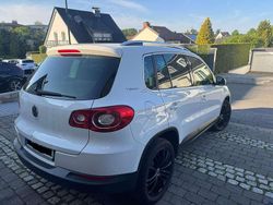 Weiß Gebraucht 2011 VW Tiguan Team SUV | 12.950 € (Teuer)