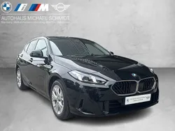Schwarz ii Neu 2025 BMW 118 Sport Line Kleinwagen | 35.555 € (Fairer Preis)
