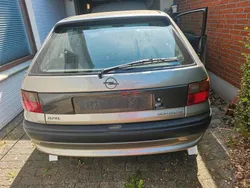 Grau Gebraucht 1995 Opel Astra Kleinwagen | 850 €