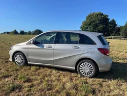 Grau Gebraucht 2015 Mercedes B200 Van / Kleinbus | 10.250 € (Fairer Preis)
