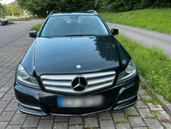 Schwarz Gebraucht 2012 Mercedes 220 Avantgarde Kombi | 6.900 €