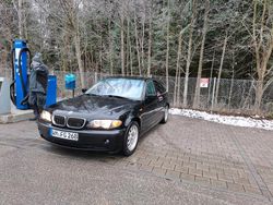 Schwarz Gebraucht 2002 BMW 320 Kombi | 1.900 € (Fairer Preis)