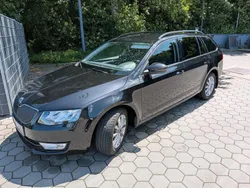 Schwarz Gebraucht 2015 Skoda Octavia Kombi | 11.500 € (Fairer Preis)