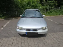 Grau Gebraucht 1996 Ford Mondeo Limousine | 1.950 €