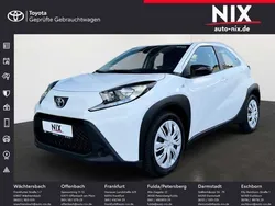 Schneeweiß Gebraucht 2022 Toyota Aygo X-play Kleinwagen | 13.869 € (Fairer Preis)