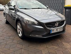 Grau Gebraucht 2012 Volvo V40 Momentum Limousine | 6.500 € (Fairer Preis)