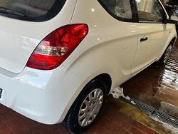 Weiß Gebraucht 2012 Hyundai i20 Kleinwagen | 1.649 €