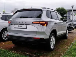 Brilliantsilber metallic Gebraucht 2024 Skoda Karoq Selection SUV | 31.395 € (Fairer Preis)