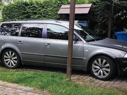 Grau Gebraucht 2002 VW Passat Kombi | 1.000 € (Fairer Preis)