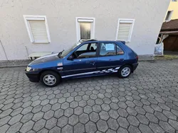 Blau Gebraucht 1996 Peugeot 306 Kleinwagen | 1.500 €
