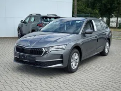 Grau Neu 2025 Skoda Octavia Selection Kombi | 30.970 € (Superpreis)