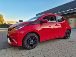 Rot Gebraucht 2015 Toyota Aygo X-play Kleinwagen | 4.980 € (Fairer Preis)
