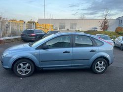 Grau Gebraucht 2005 Ford Focus Trend Limousine | 2.300 € (Guter Preis)