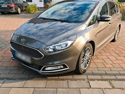 Grau Gebraucht 2016 Ford S-MAX S Van / Kleinbus | 16.700 € (Fairer Preis)