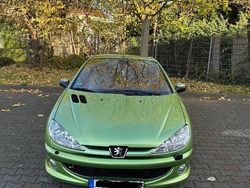 Grün Gebraucht 2004 Peugeot 206 CC Cabrio | 1.100 € (Guter Preis)