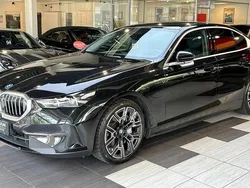Schwarz Gebraucht 2024 BMW 550e Performance Limousine | 73.850 € (Fairer Preis)