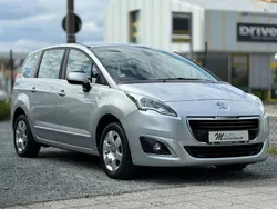 Grau Gebraucht 2016 Peugeot 5008 Active Van / Kleinbus | 16.440 €