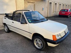 Weiß Gebraucht 1990 Peugeot 205 Cabrio | 2.200 €