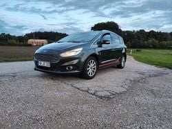 Grün Gebraucht 2017 Ford S-MAX S Van / Kleinbus | 8.490 € (Guter Preis)