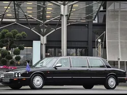 Schwarz Gebraucht 2000 Jaguar XJ8 Limousine | 22.900 €