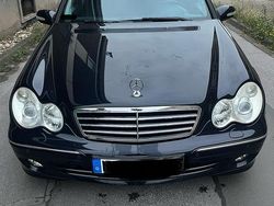 Schwarz Gebraucht 2005 Mercedes C220 Avantgarde Kombi | 3.899 € (Fairer Preis)