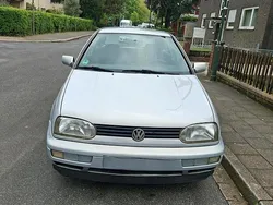 Silber Gebraucht 1997 VW Golf III Kleinwagen | 1.000 €