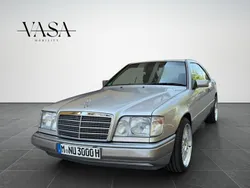 Silber Gebraucht 1995 Mercedes 220 | 14.990 €