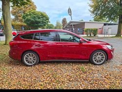 Rot Gebraucht 2019 Ford Focus Titanium Kombi | 14.500 € (Etwas zu teuer)